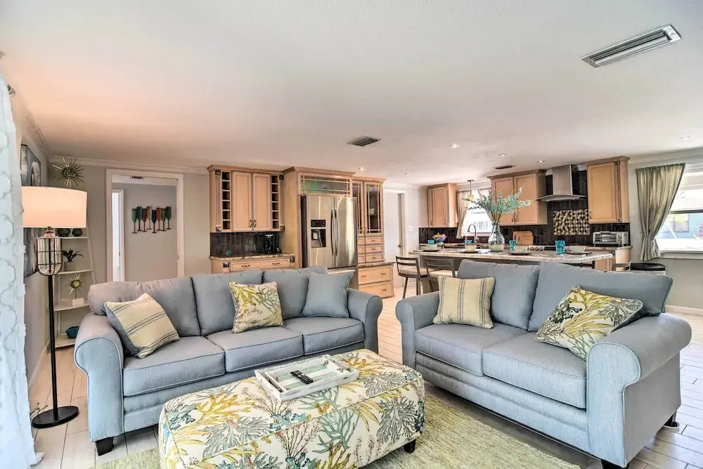 Backyard Oasis! Waterfront Haven in Bradenton