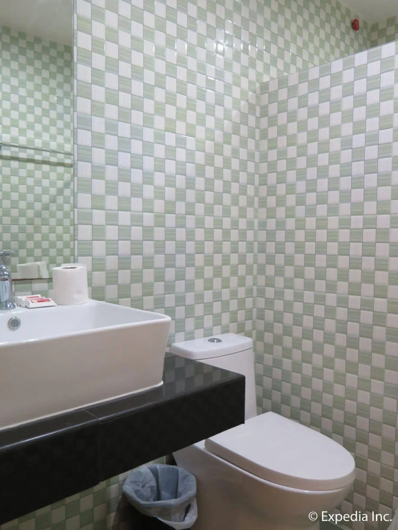 Royale House Hotel Davao powered by Cocotel