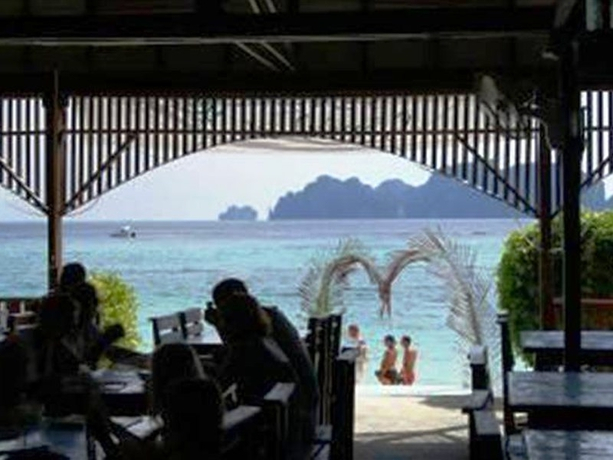 Phi Phi Long Beach Bungalow