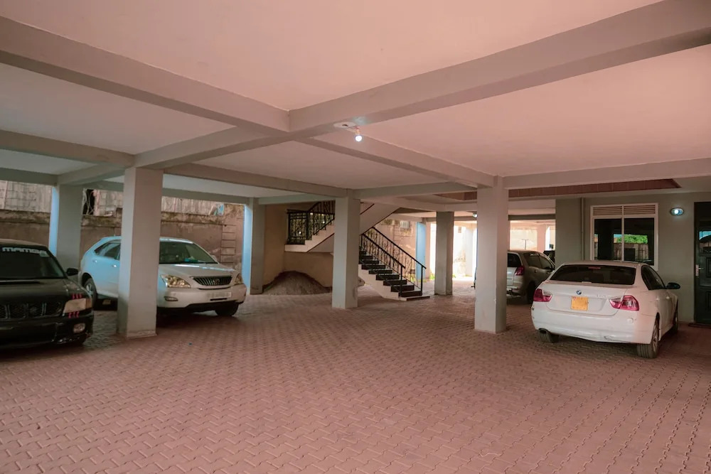 Evelyn Apartments