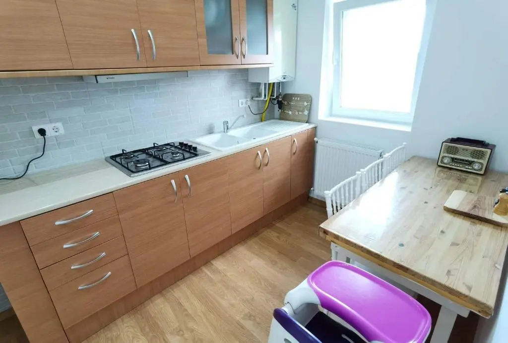 Apartament si camere de inchiriat"CASA DIVERTIS"