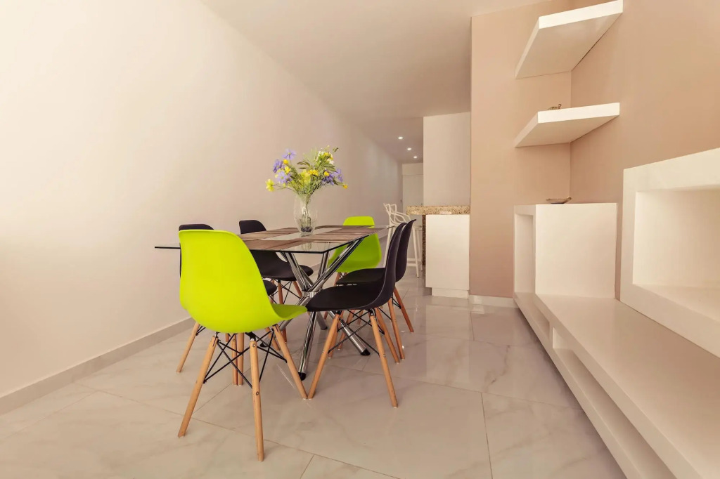 Mararena Family Apartments & Long Stay Living - Steps from 5th Avenue