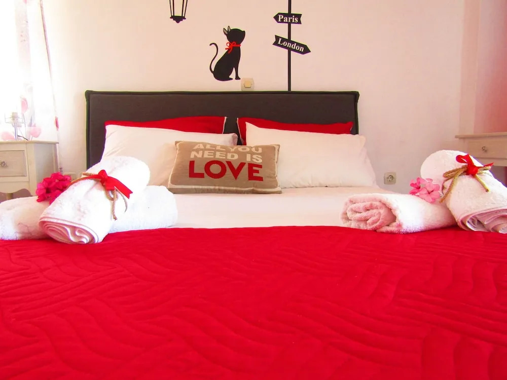 Aristos Apartments & Suites
