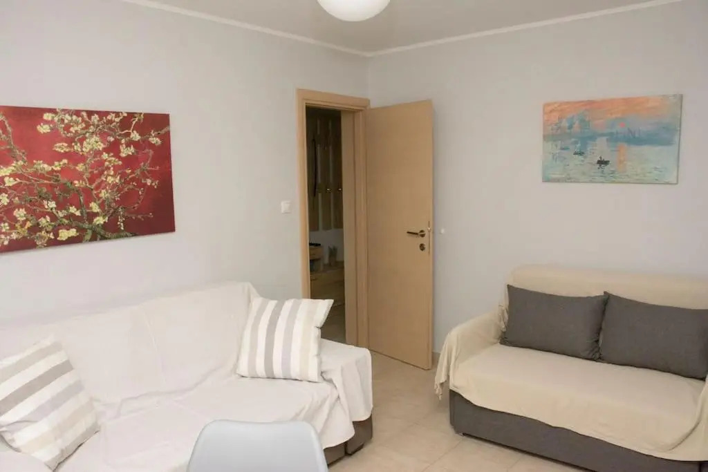 Anadora 2: Hospitable stone house with yard