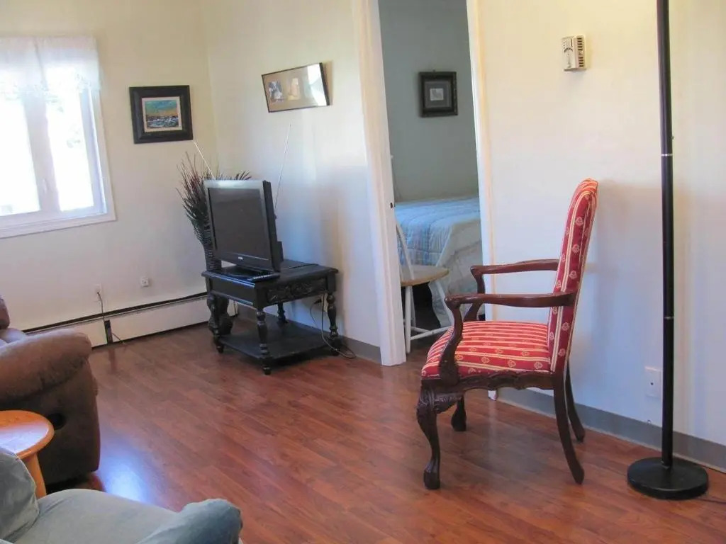 Downtown Log Cabin Hideaway Bed & Breakfast Inn Fairbanks | B&Bs