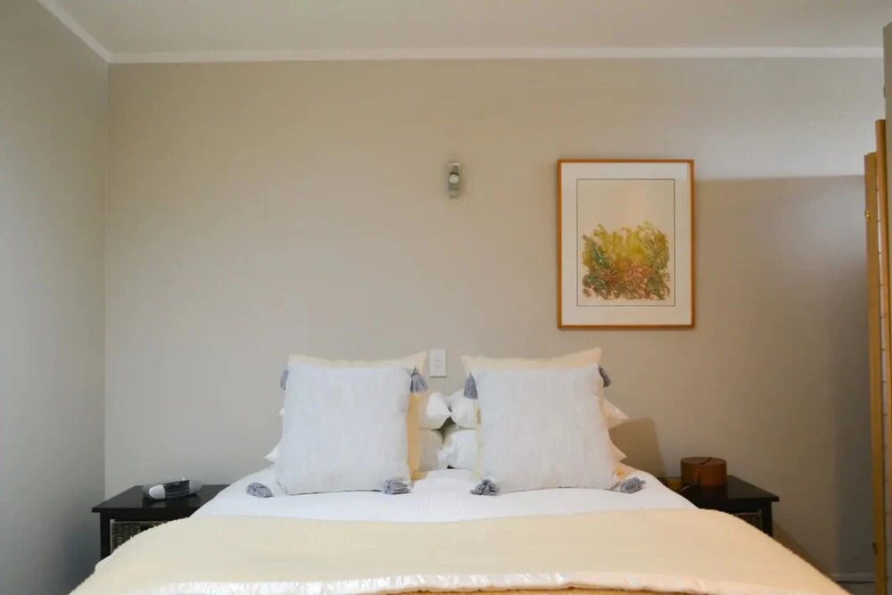 Uptown Top Floor Studio Apartment