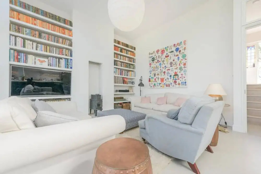 Spacious 5 Bedroom Home With Parking