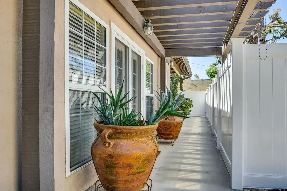 Luxe Pasadena Casita w/ Fireplace & Grill