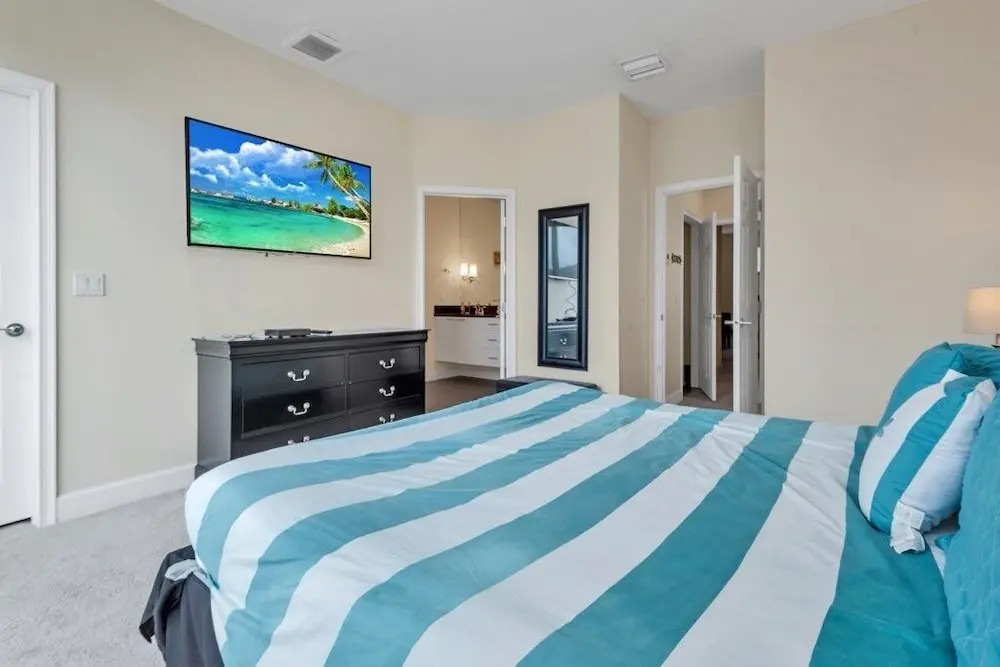 Serenity 3 Bed Townhome 3 Bedroom Townhouse by RedAwning