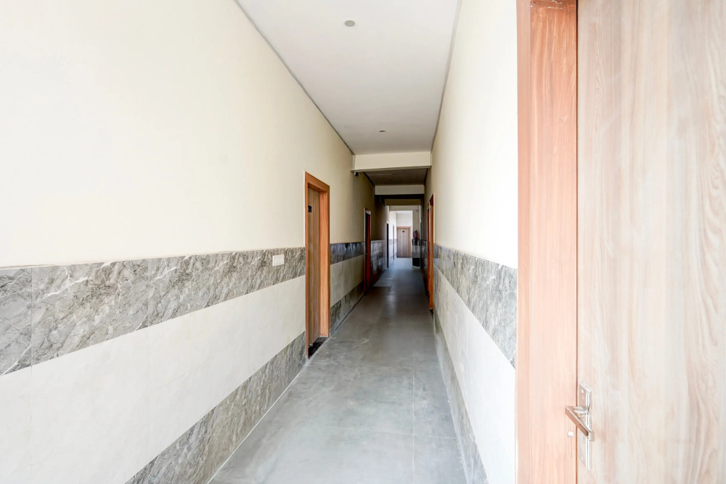 Super Townhouse Sector 18 Udhyog Vihar