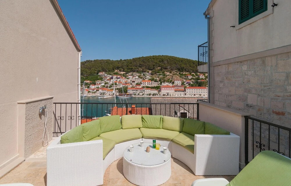 Awesome Home in Pucisca With 7 Bedrooms, Wifi and Outdoor Swimming Pool