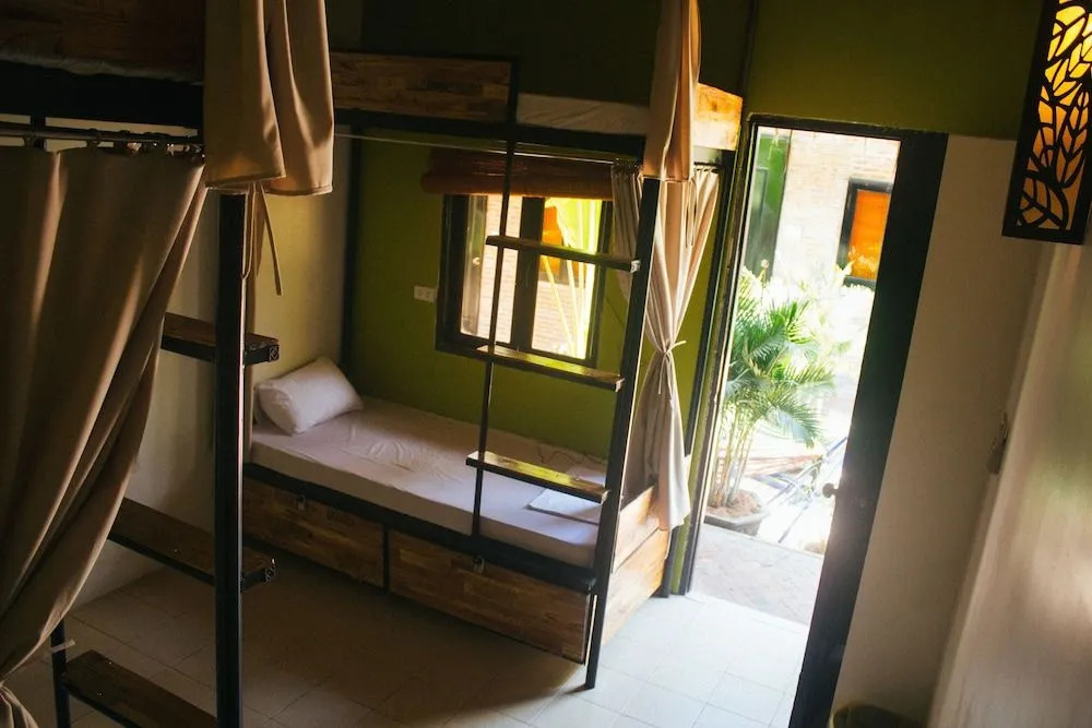 tropic hostel and restaurant