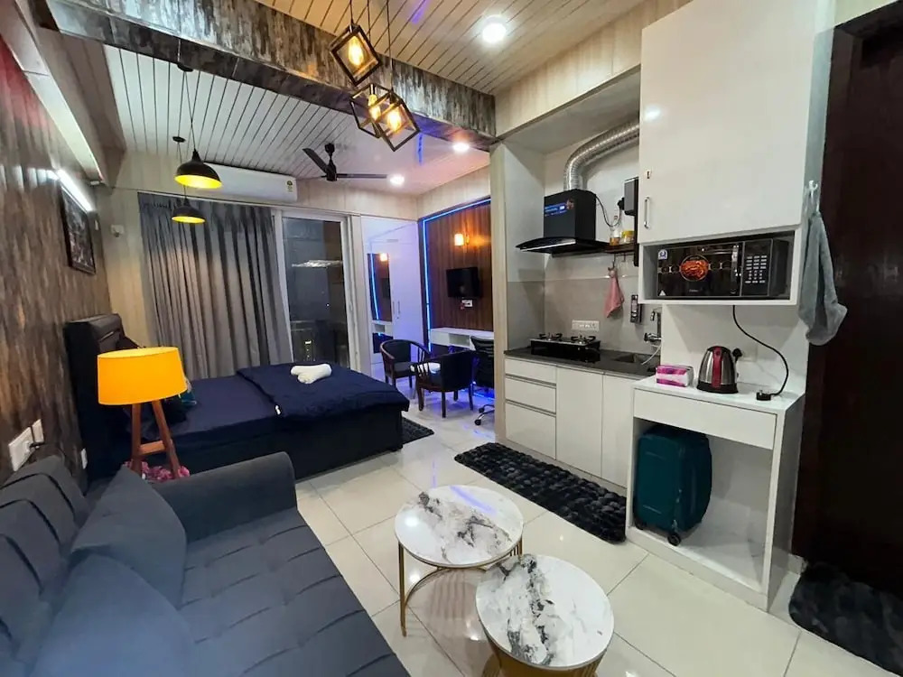 Spacious 1bhk for 6 Guests King & Sofa Beds Zirakpur,chandigarh,mohali,tricity