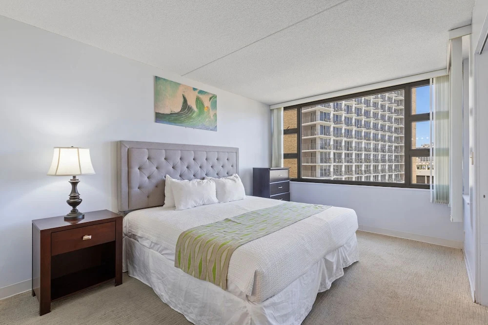 Deluxe Garden View Waikiki Banyan, Free Parking by Koko Resort Vacation Rentals