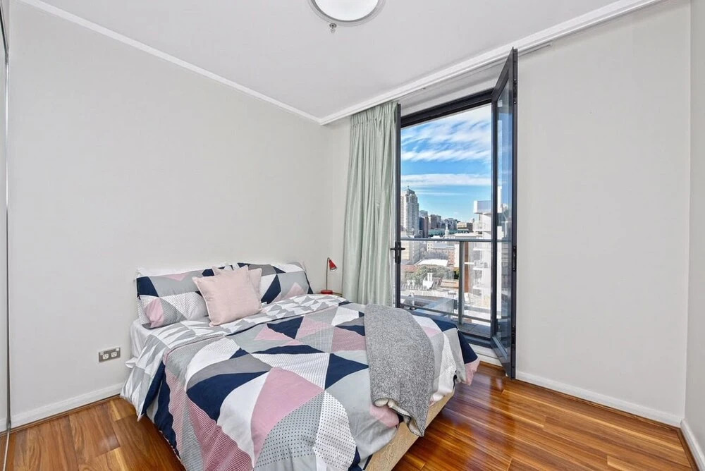 Deluxe Sydney Central Penthouse with Pool and Gym