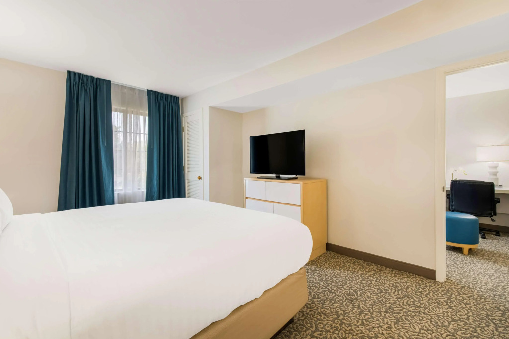Sonesta ES Suites Charlotte Arrowood