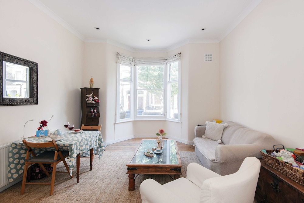 Bright Gratton Road Apartment - KV02
