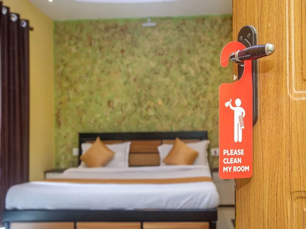 OYO 10673 Time Palace Residency