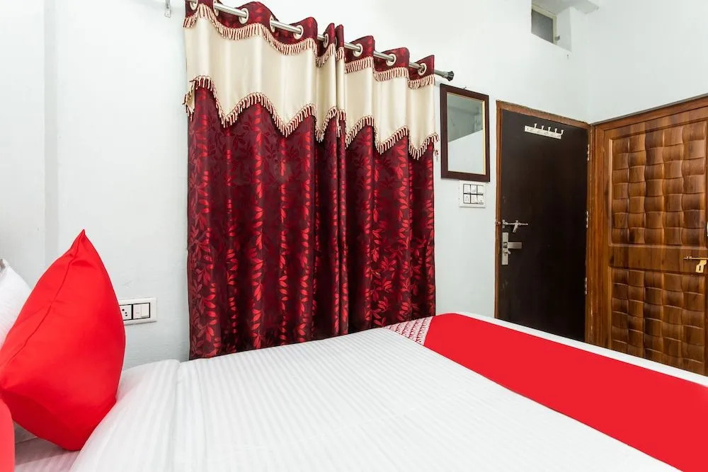 Oyo 28472 Hotel Shree Palace
