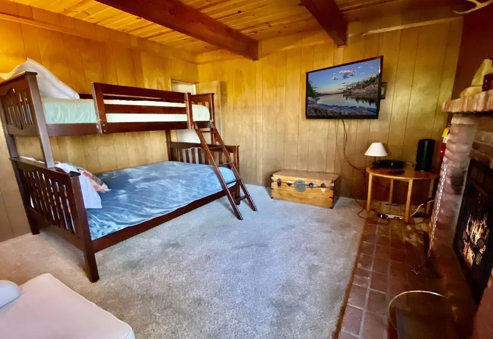 Rest N Relax Inn - Beautiful Chalet-style Cabin Features Dramatic Forest And Slope Views! 3 Bedroom Home