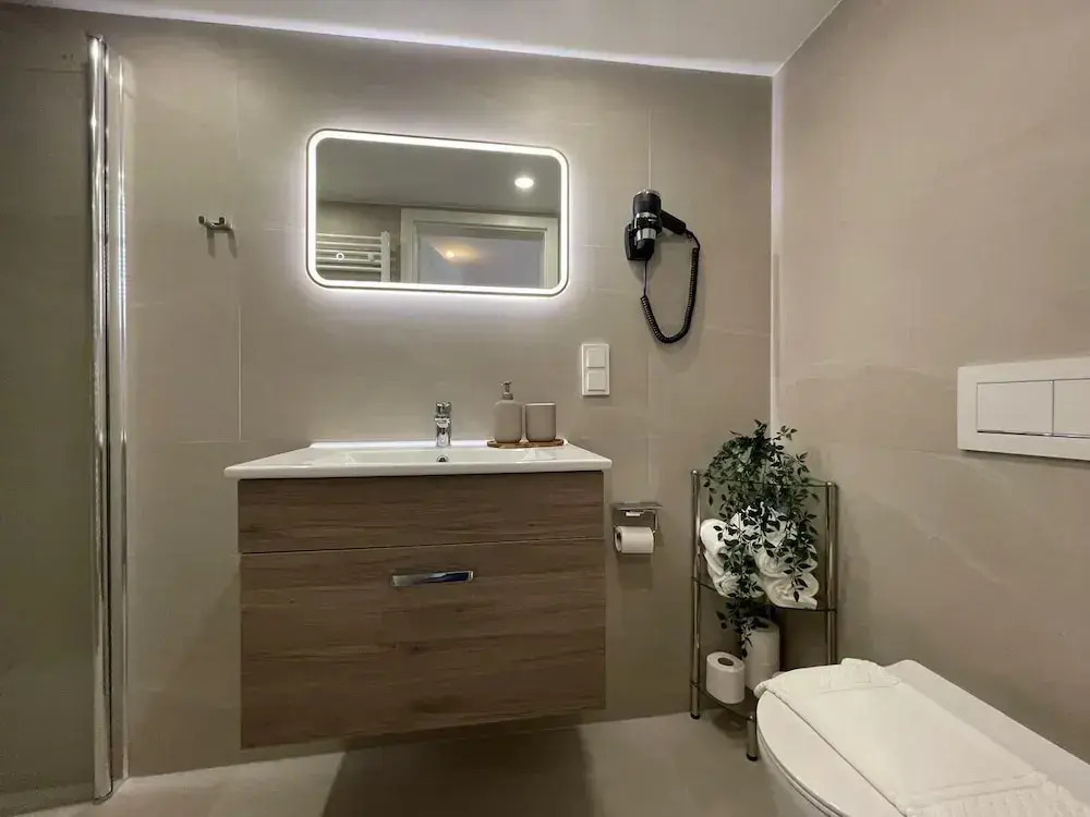 Five Studios - Premium Rooms