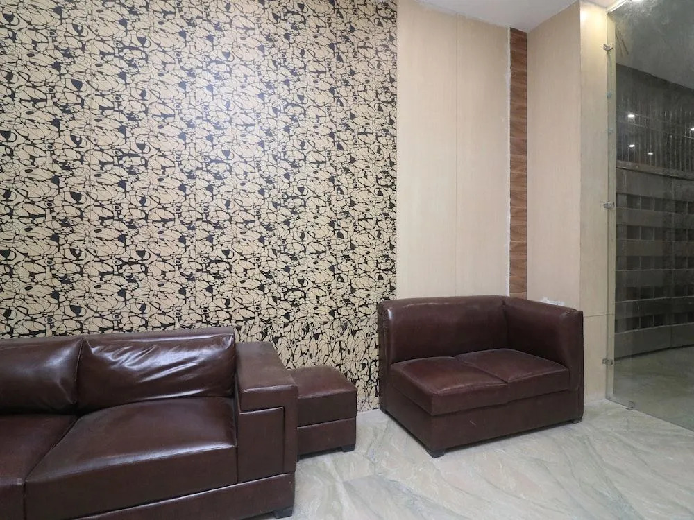 OYO 26170 Hotel Manzana