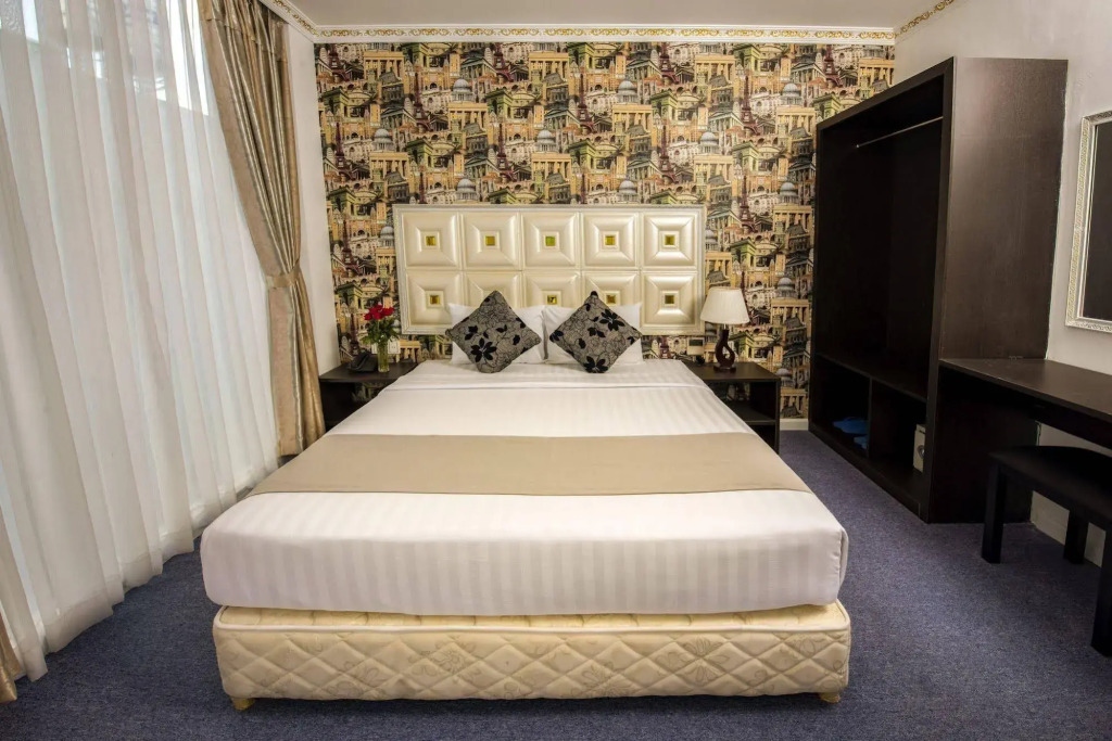 Golden Crown Hotel