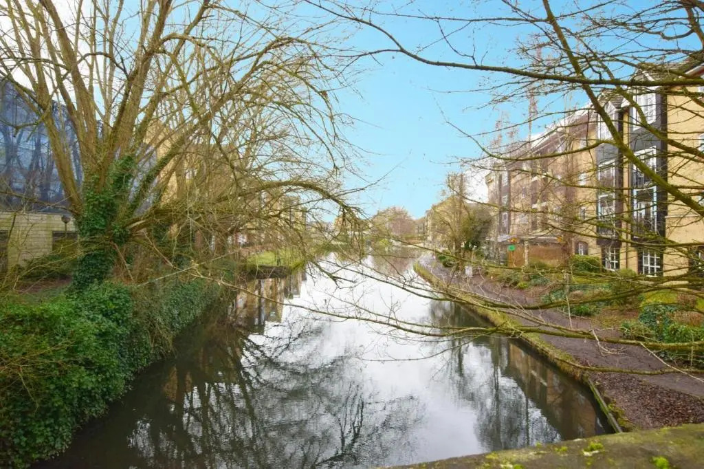 Luxury top Floor 2BD Apartment Apsley