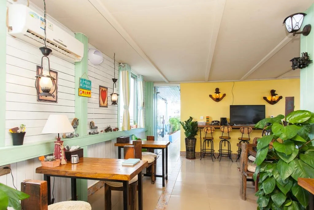 Haikou Times Theme Inn