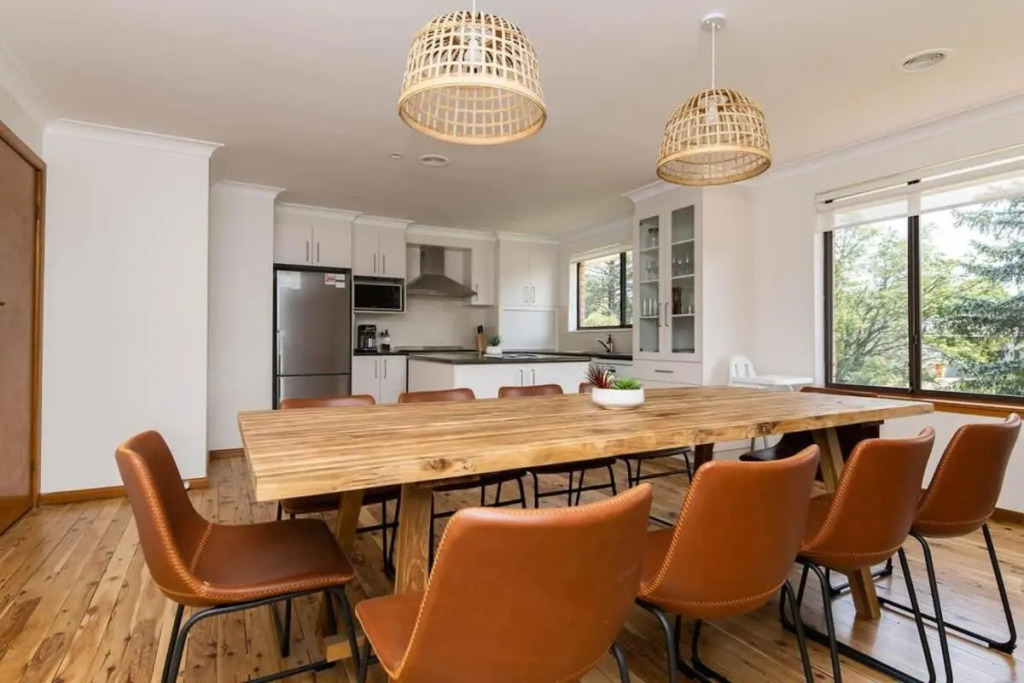 Karimi House - Spacious, EV Plug, Sleeps 10