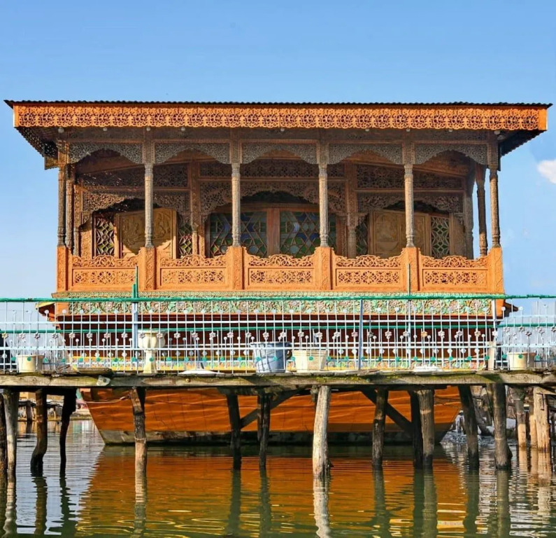 Alif Laila Group of Houseboats