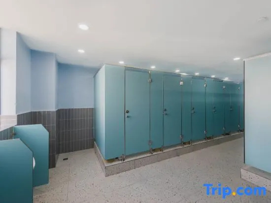 STAR HOTEL (Shanghai Hongqiao Weining Road Subway Station)