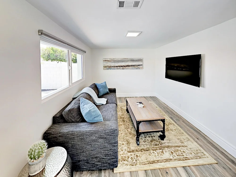 Mid Century Modern Home 3 Bedrooms 2 Bathrooms Home