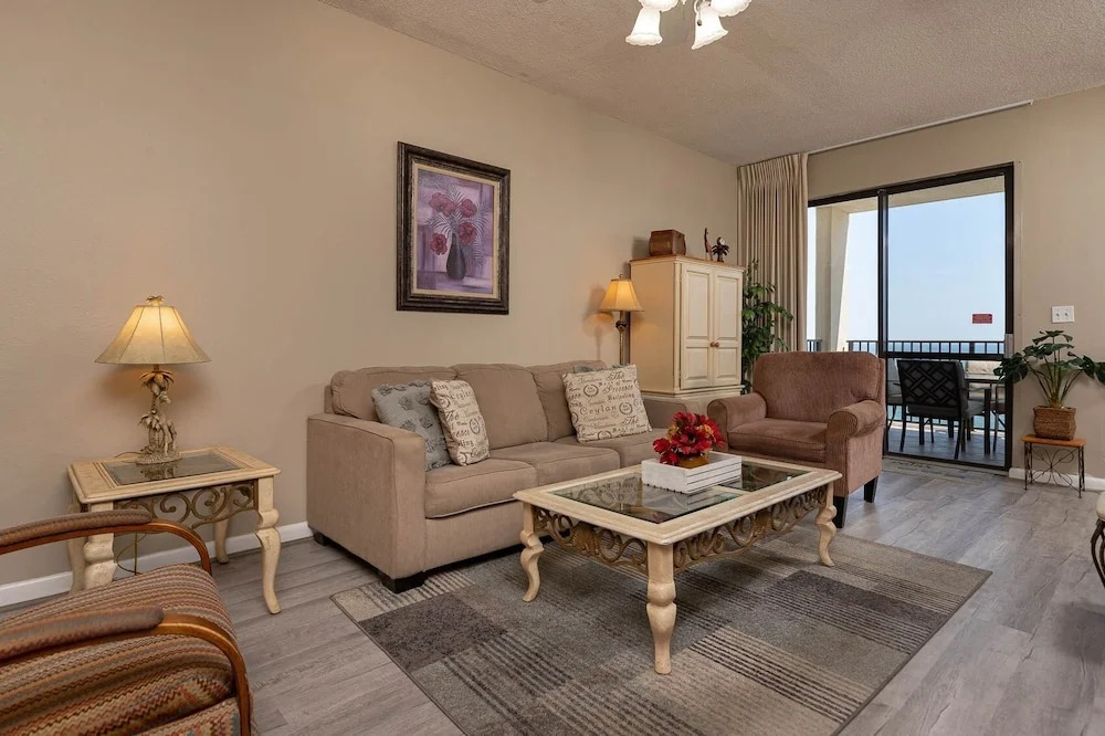 Phoenix Vii 71407 1 Bedroom Condo