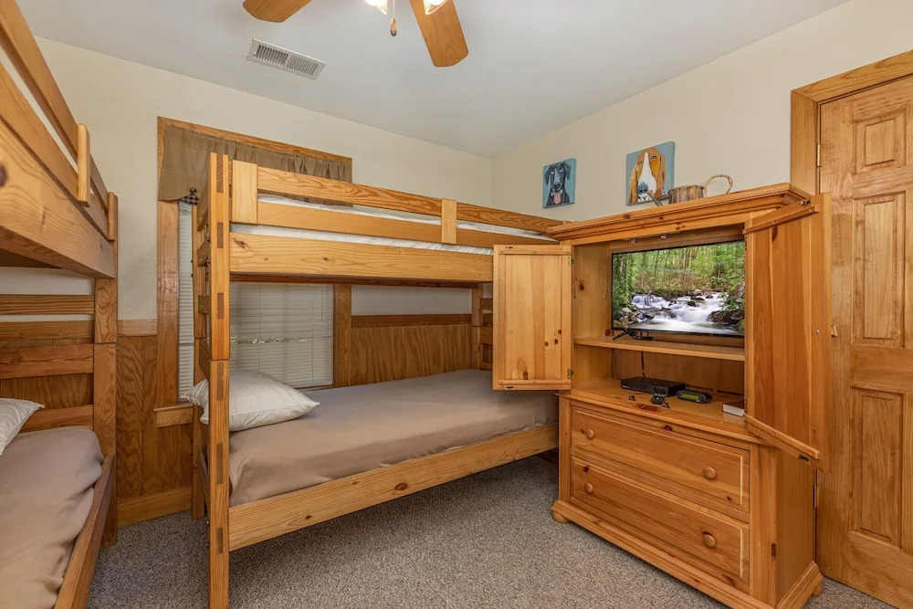 Magnolia Place 5 - Eight Bedroom Chalet