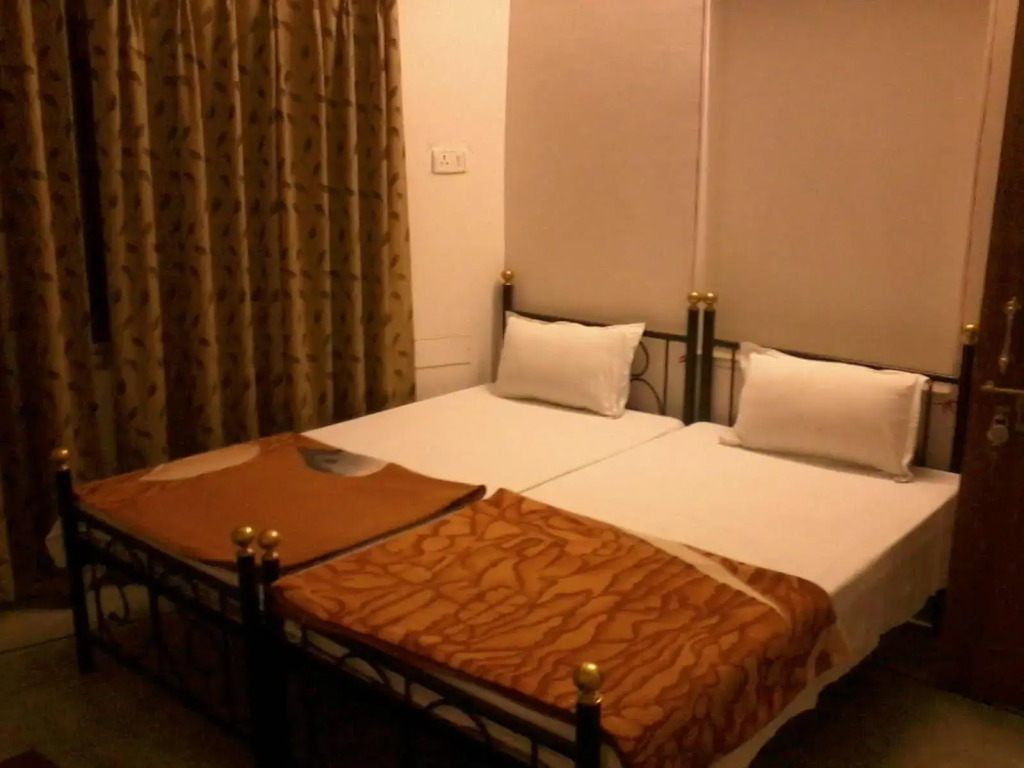 Hotel Ishwar Palace