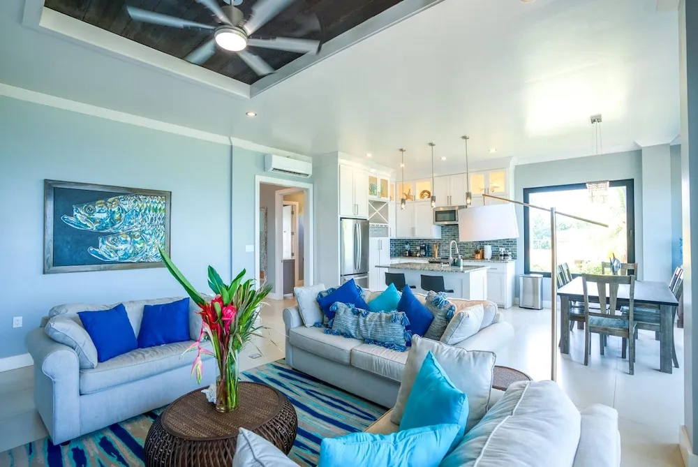 Sunset Gecko - Beachfront Condo Complex In Placencia Village