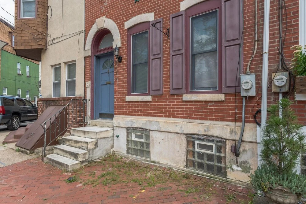 2439 Grays Ferry