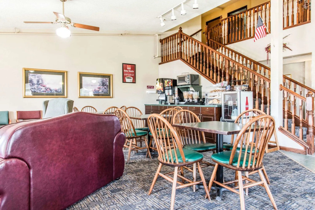 Travelers Lodge & Suites