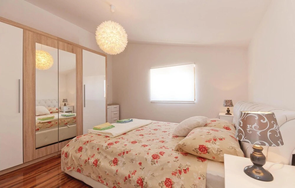 Amazing Home in Pakostane With Wifi and 5 Bedrooms