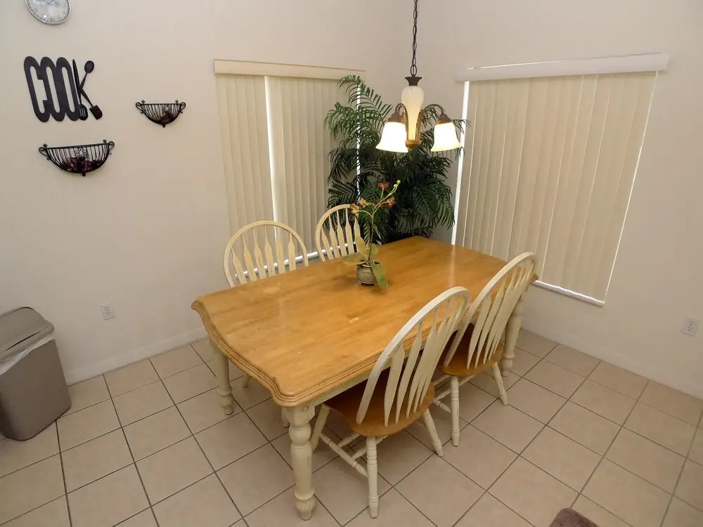 5 Bed Pool Home On Gated Community 1027