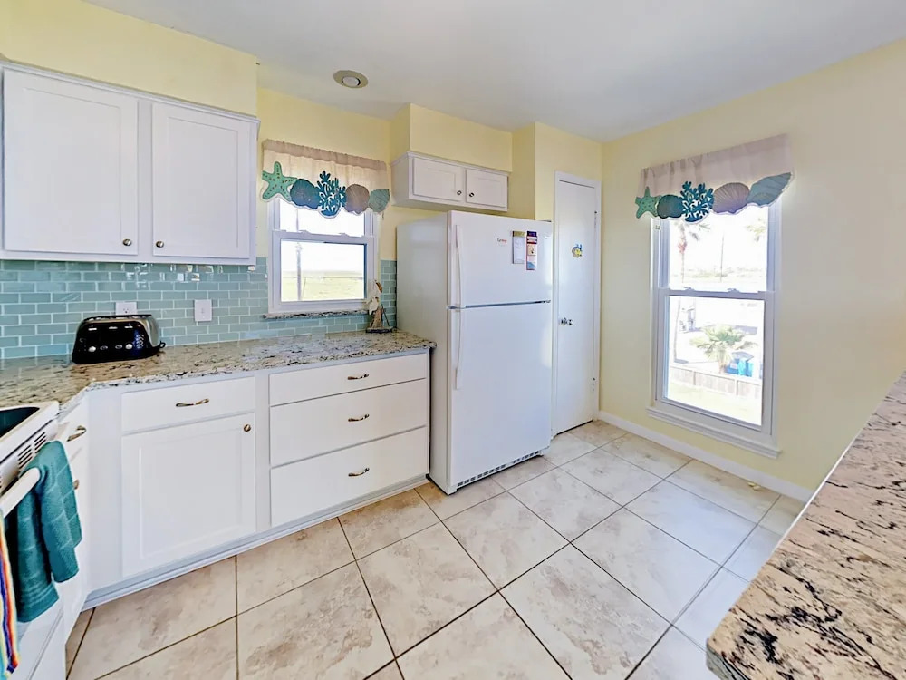 17601 San Luis Pass Road Home - 3 Br townhouse by RedAwning