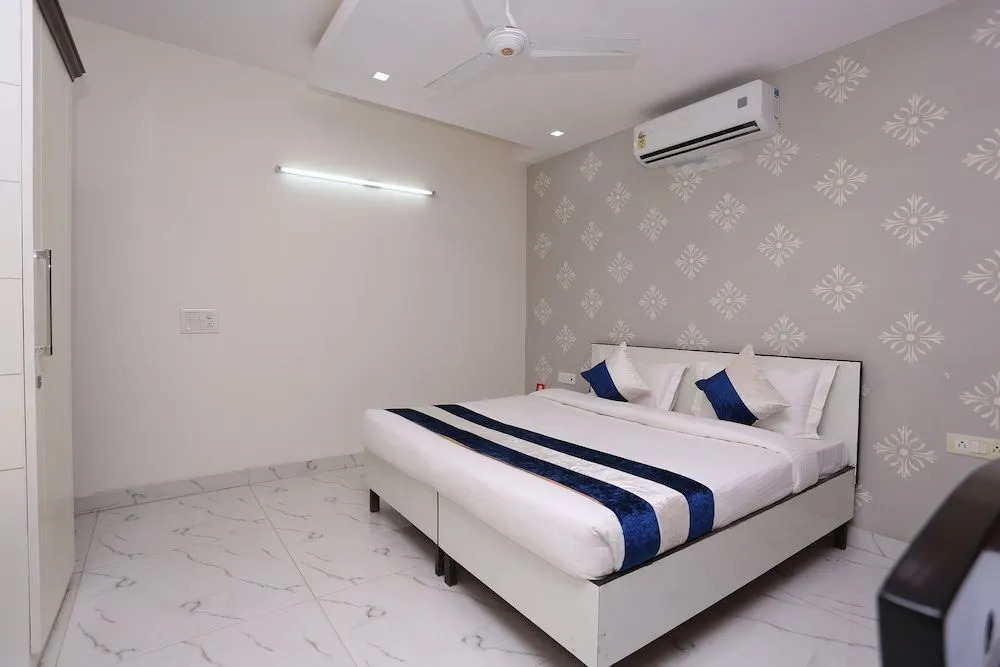 OYO 10008 Hotel Golden Tree