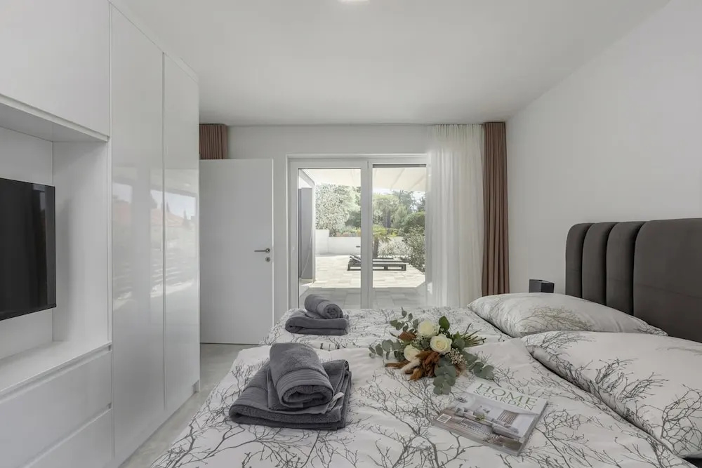 Spacious Pool Apartment Crikvenica