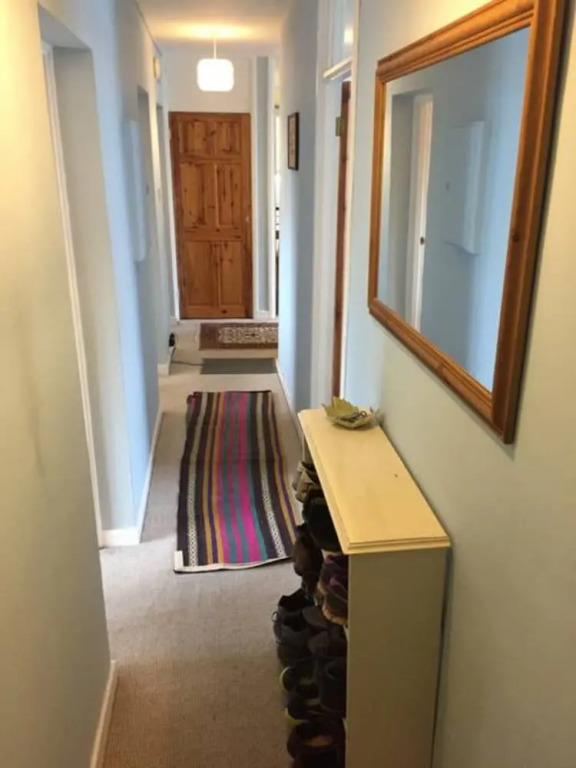 Spacious North London Flat With Balcony