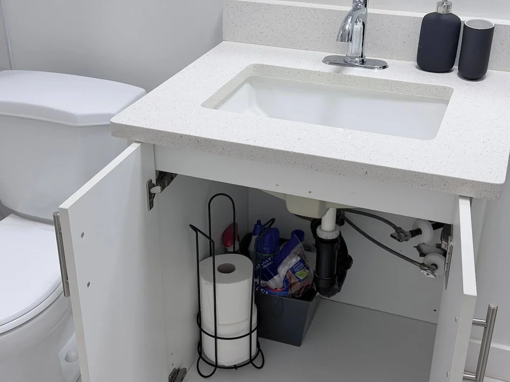 Charming Family-friendly House Rental in Edmonton