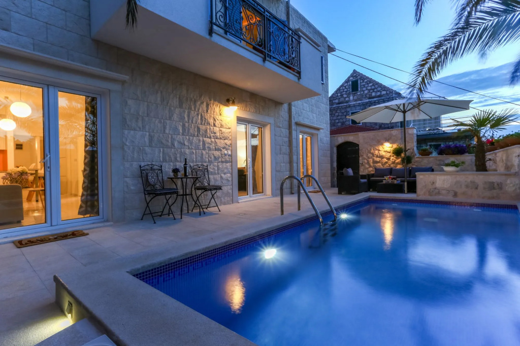 Villa Capitis in the Centre - Private Pool Villa & Balcony Apartment with Spectacular View-No Pool