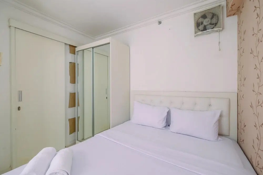 Modern And Tidy 2Br Bassura City Apartment