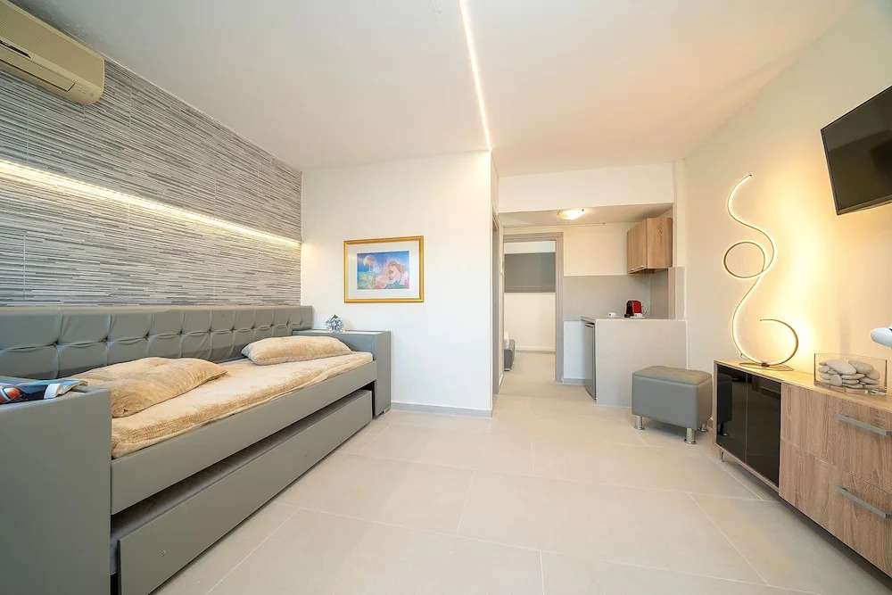 The "L" Suites & Apartments