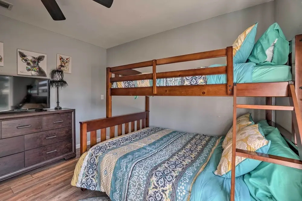 Lavish Holiday Home w/ Lanai & Heated Outdoor Pool